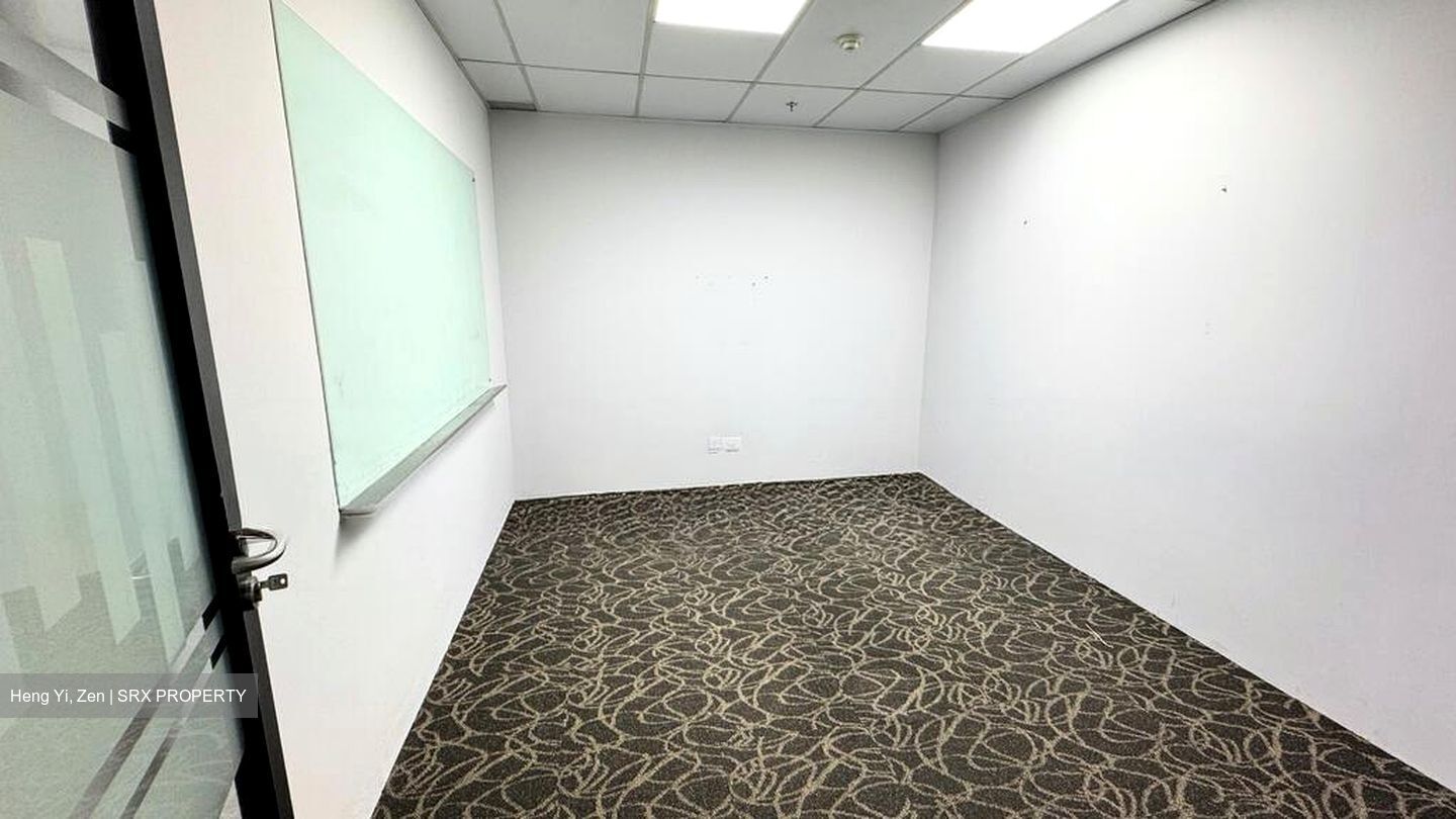 Peninsula Shopping Complex (D6), Office #517565031